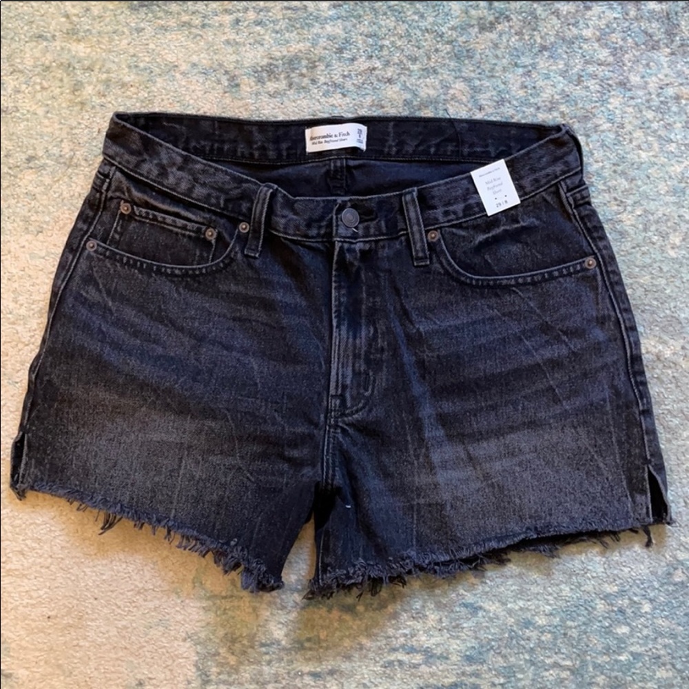 Abercrombie & Fitch Mid Rise Boyfriend Shorts